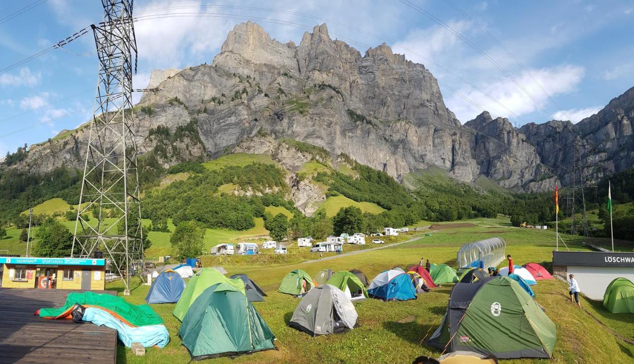 Campingplatz Mit Restaurant & Sportarena Leukerbad Exterior foto