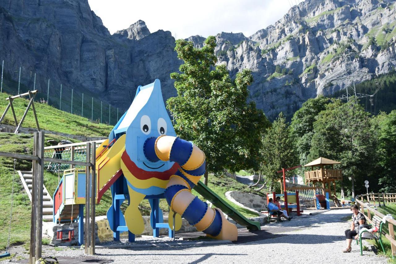 Campingplatz Mit Restaurant & Sportarena Leukerbad Exterior foto